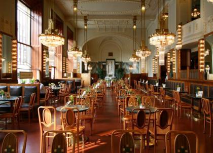 Kavárna Obecní Dům (Café de la Maison Municipale)