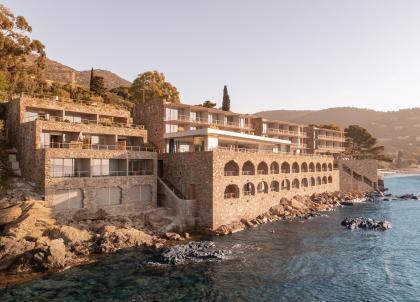 Notre avis sur Les Roches, l’hôtel mythique du Lavandou ressuscité 