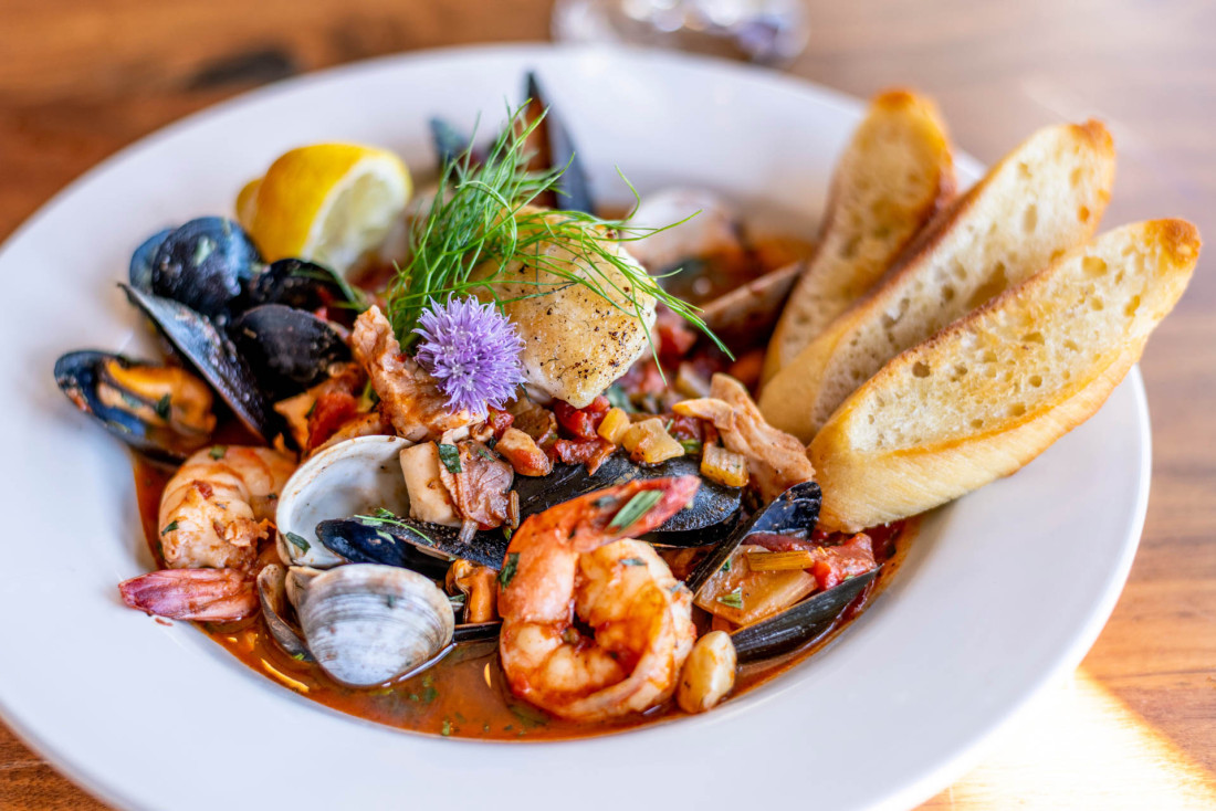 La star des restaurants de Marseille : la bouillabaisse © AdobeStock