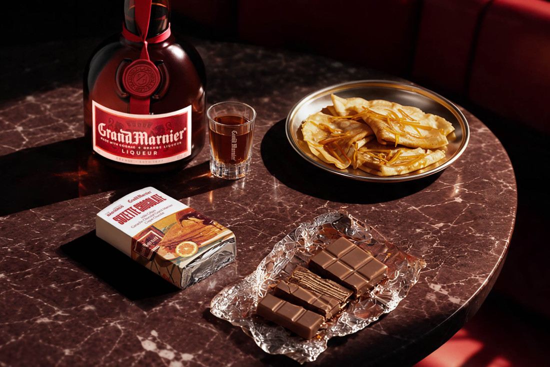 En octobre, la maison Grand Marnier, qui célébrera ses 200 ans en 2027, revisite la crêpe Suzette à travers deux collaborations en édition limitée