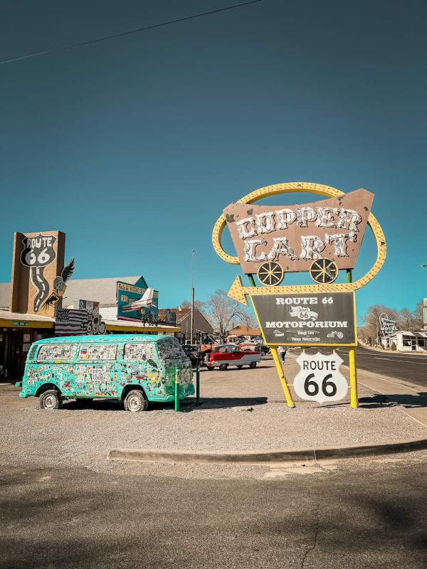 Seligman, ville qui a inspiré le film d’animation Cars sur la route 66 © Crystal Tubens via unsplasU Seligman, ville qui a inspiré le film d’animation Cars sur la route 66 © Crystal Tubens via unsplasU