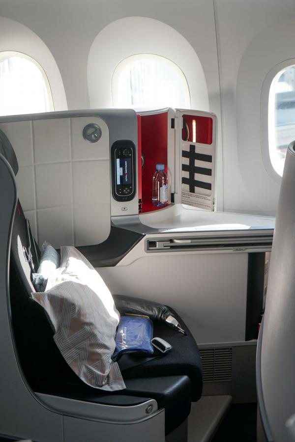 Un siège fenêtre de la cabine Business du vol AF334 (Dreamliner 787-9) © YONDER.fr Un siège fenêtre de la cabine Business du vol AF334 (Dreamliner 787-9) © YONDER.fr