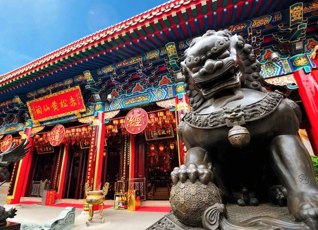 Interviewés le mois dernier sur leur dada - la randonnée à Hong Kong -, Mélanie et Thibaut de @Travelailleurs se sont à nouveau prêtés à l'exercice, cette fois autour de la place de l'art dans la région. Coup de loupe sur leurs habitudes au quotidien, entre street art et temples incontournables.
