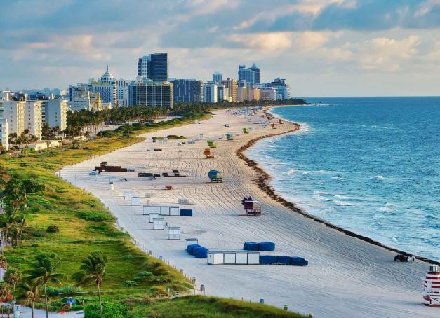 Miami : 26 à 28 degrés toute l’année, une mer chaude et des rangées de palmiers. Si la plage est un incontournable, la ville comprend une multitude de quartiers qu’il serait dommage de ne pas explorer. 